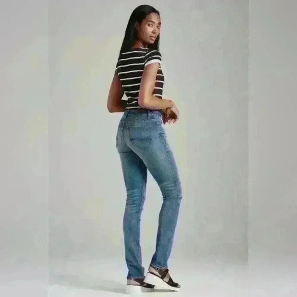 NEW NWT Heritage Denim Premium Slim Leg Jeans Surf Wash $125 - Picture 2 of 9